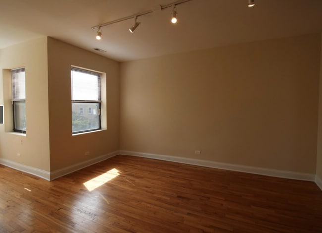 Living Space - 3214 W Argyle St