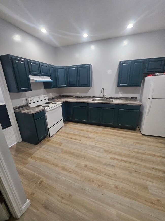 Building Photo - 139 Covel St