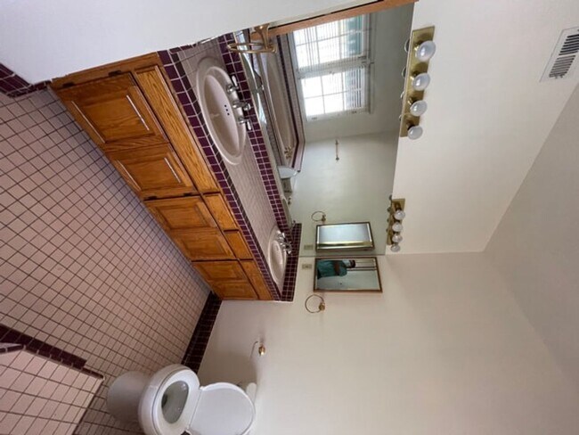 Foto del edificio - A lush tropical oasis in prime Westwood located near UCLA, Beverly Hills, and more