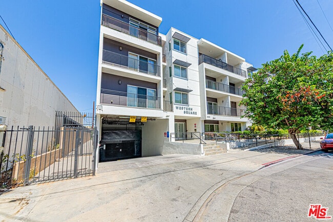 Foto del edificio - 3061 W 12th Pl