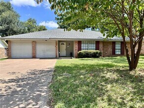 Building Photo - 3935 Firethorn Dr