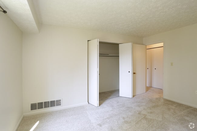 1BR and 2BR Bedroom - Briarcliff Manor Apartments and Townhomes