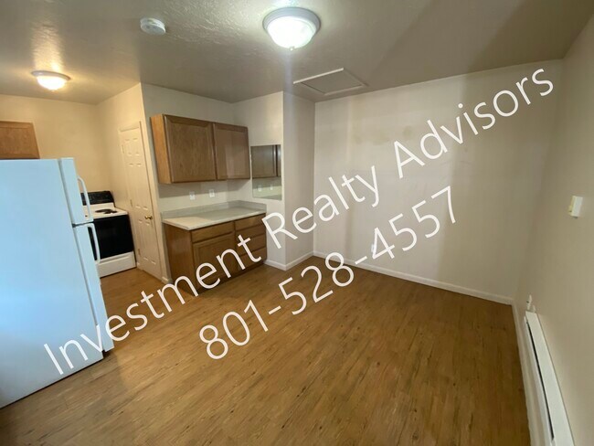 Foto del edificio - 585 N Main St