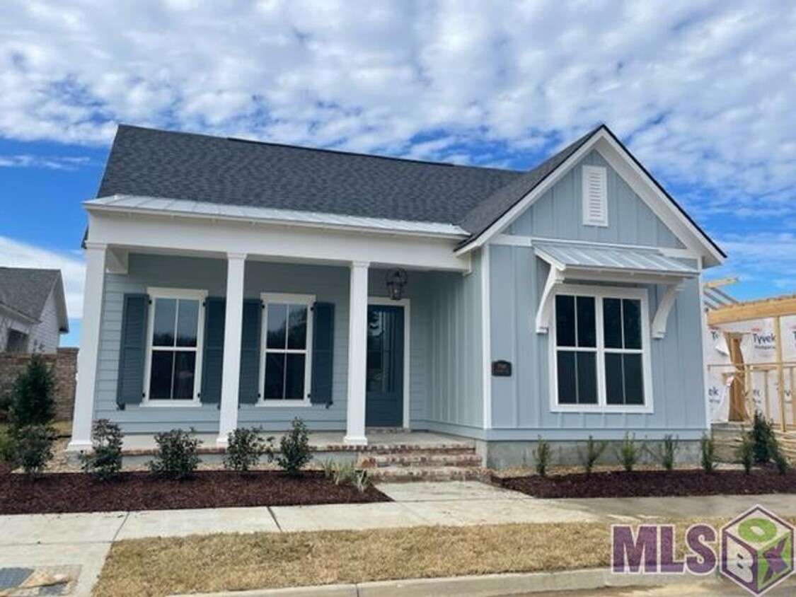 Foto principal - 4 Bedroom New Construction Home with a Bea...