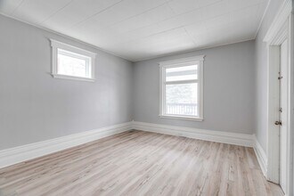 Building Photo - 32 Mackay Av