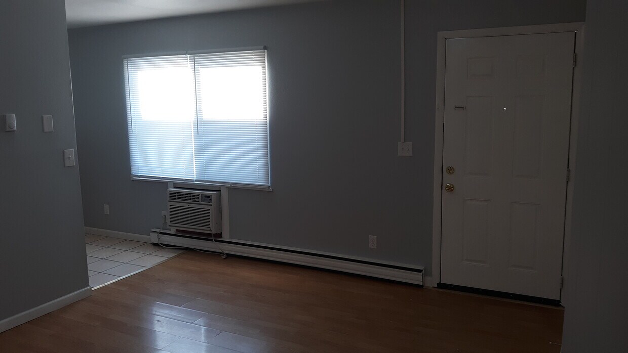 Primary Photo - 410 E Poos Dr