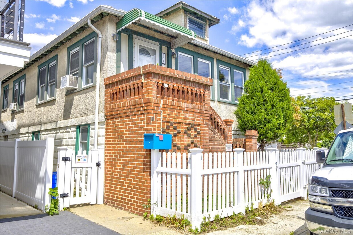 Foto principal - 105 Illinois Ave