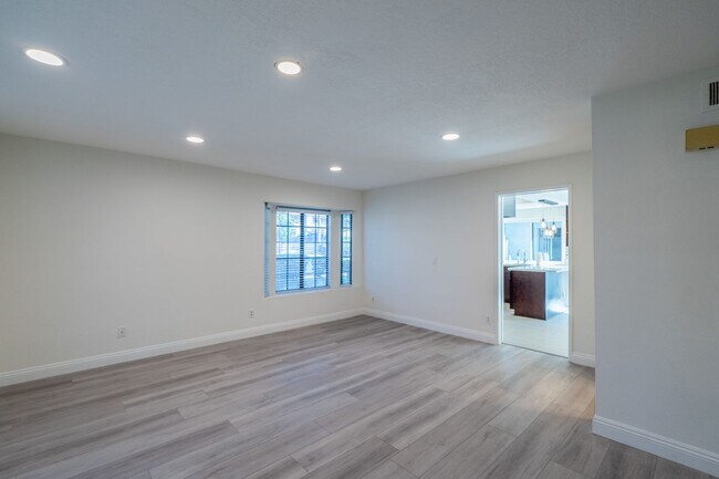 Foto del edificio - 2600 Huntington Dr