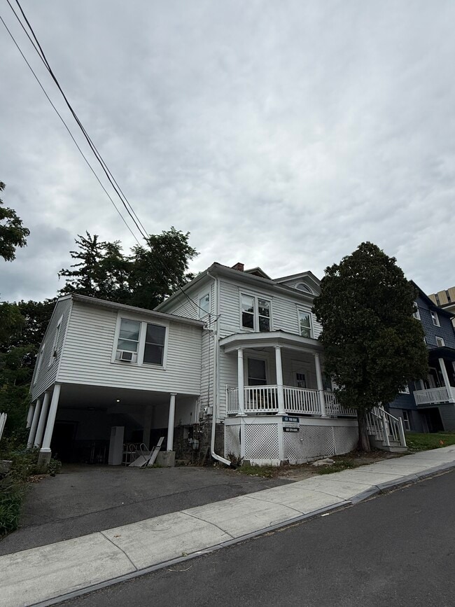 Building Photo - 106 Catherine St