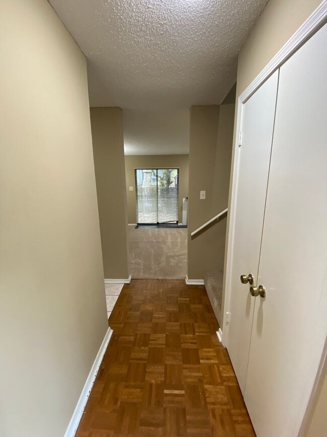 Building Photo - 2 BED / 2 BATH MEMPHIS CONDO