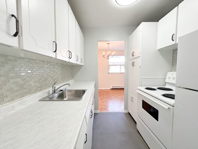 Building Photo - Reedaire Court Apartments