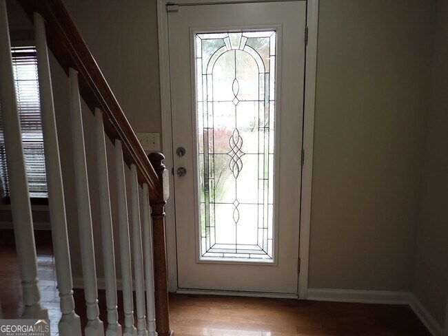 Building Photo - 827 Sinclair Way