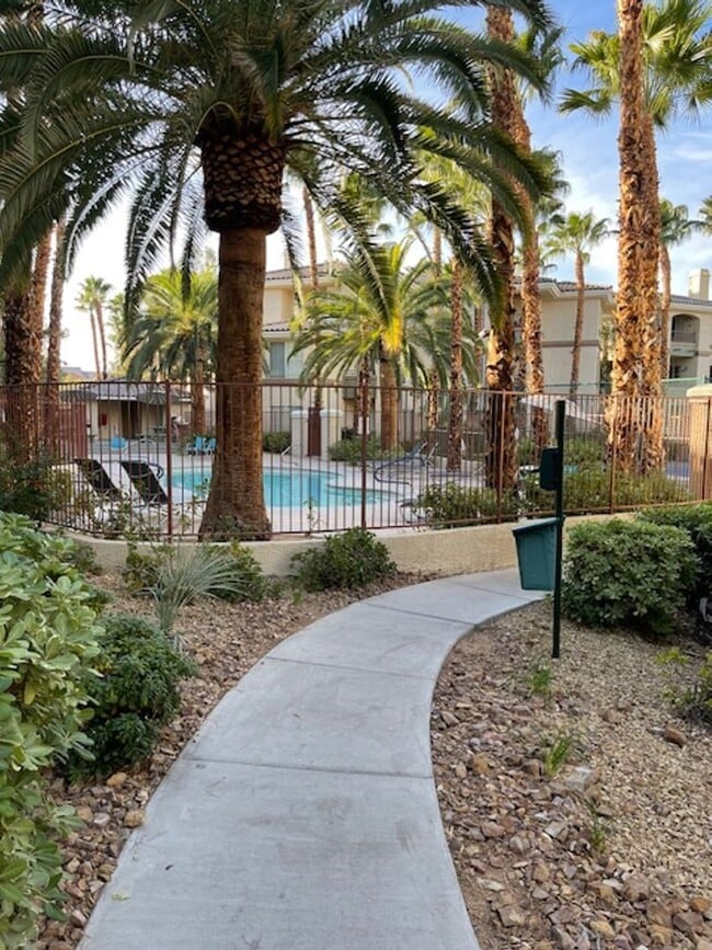 Building Photo - Condo in  Gated Community!!!!