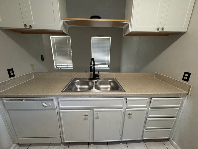 Building Photo - Charming 2BR Duplex in Tallahassee