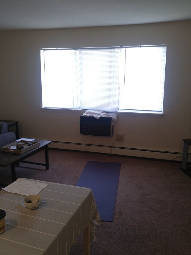 Foto principal - 7438 Franklin St