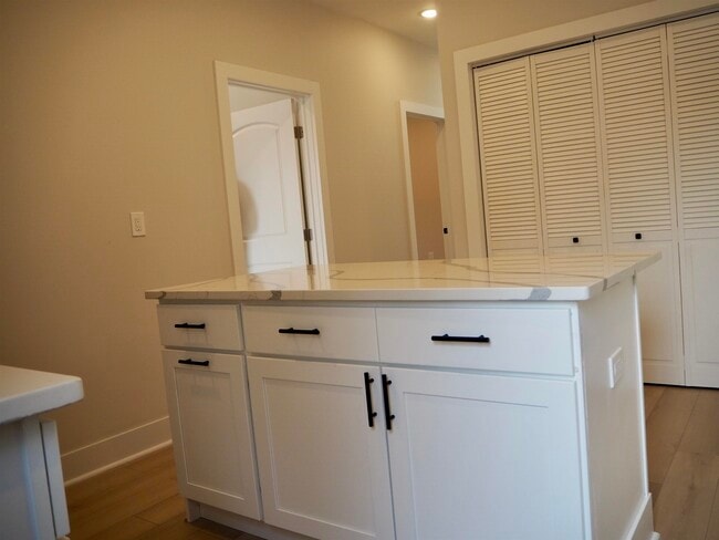 Building Photo - 1205 Hillside Pl