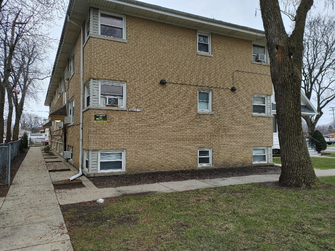 9817 Schiller Blvd Unit 1S, Franklin Park, IL 60131 9817 Schiller
