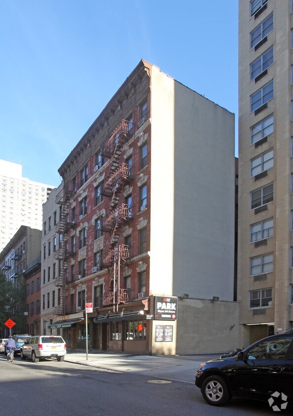 Building Photo - 345 E 83rd St