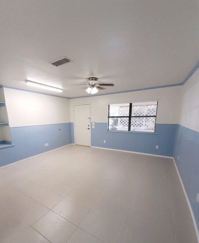 Foto del edificio - 816 Denton Dr
