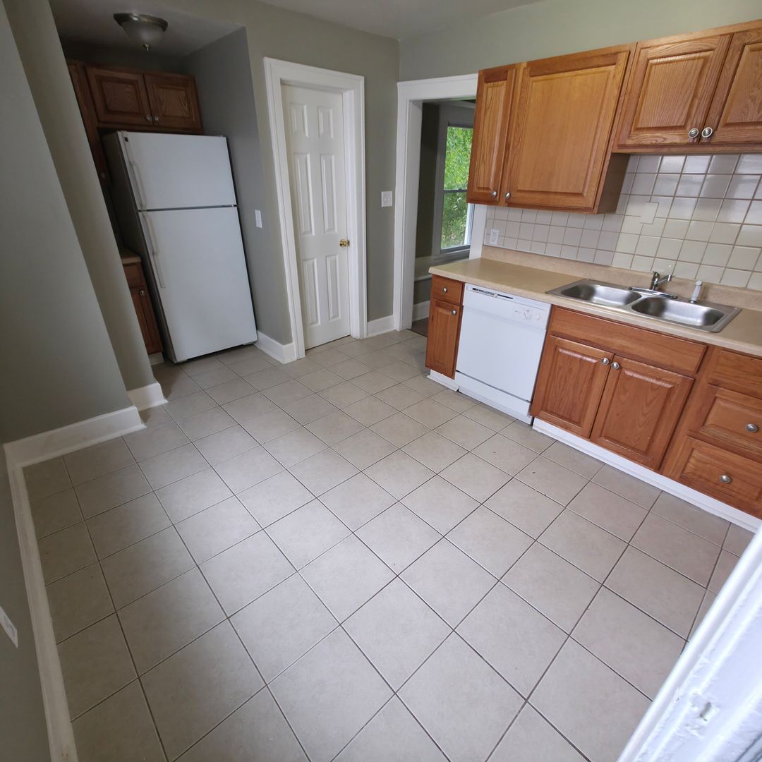 3314 Altamont Rd Cleveland, OH 44118 – photo 3