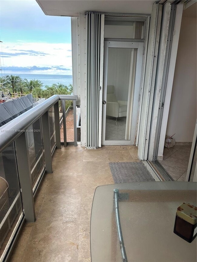 Foto del edificio - 6039 Collins Ave