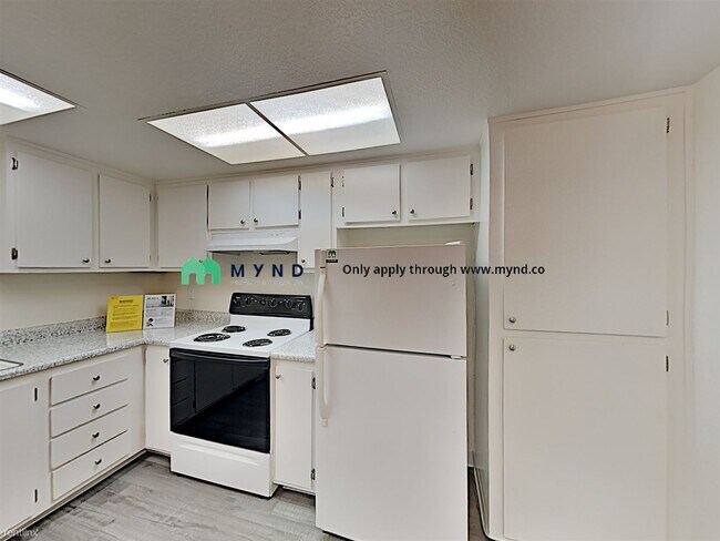 Building Photo - 4930 College Oak Dr