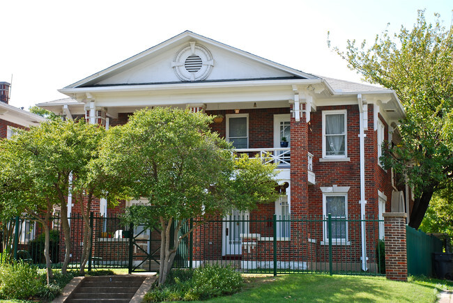 Foto del edificio - Bishop Court Apts