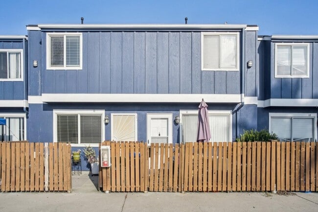 Foto del edificio - 5205 Foothill Blvd