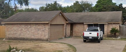 Building Photo - 16350 Pebbleglen Dr