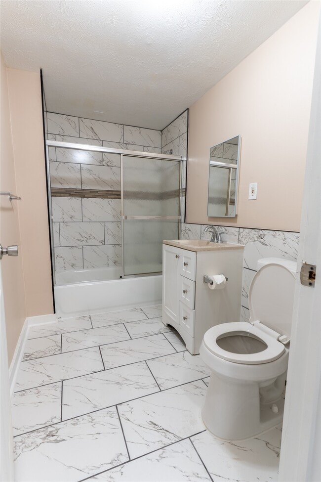Foto del edificio - 307 N Live Oak St