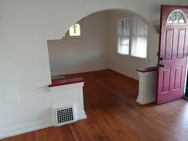 Foto del edificio - 4864 Calvin Ave