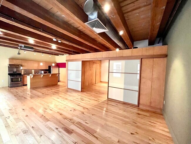 Building Photo - 21 Wormwood St