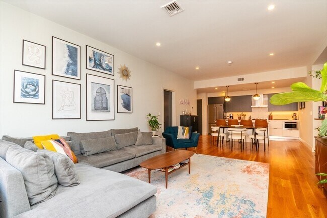 Foto del edificio - 533 E 2nd St