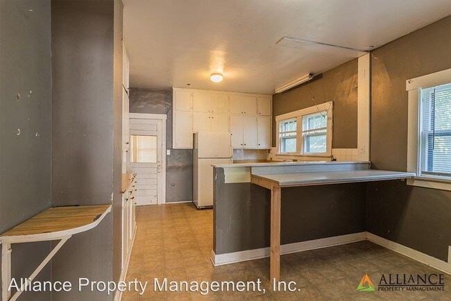 Foto del edificio - 4 br, 2 bath Apartment - 326 N. 16th St.
