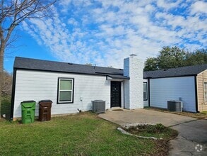 Building Photo - 1008 Cushing Dr
