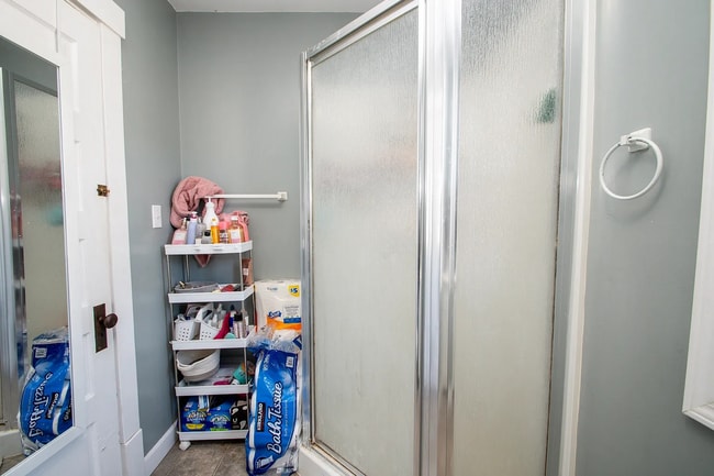 Bathroom - 407 N Glenwood Ave