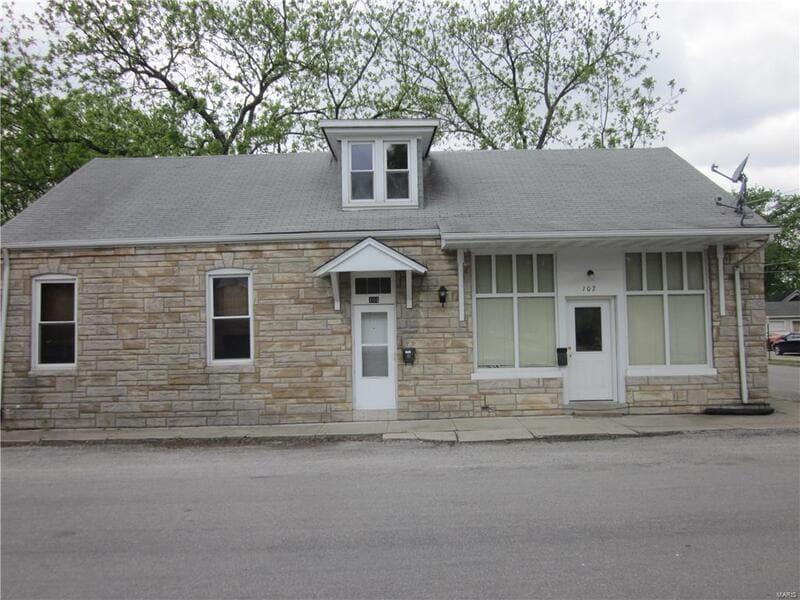 104 S Alton St, Freeburg, IL 62243 Condo for Rent in Freeburg, IL