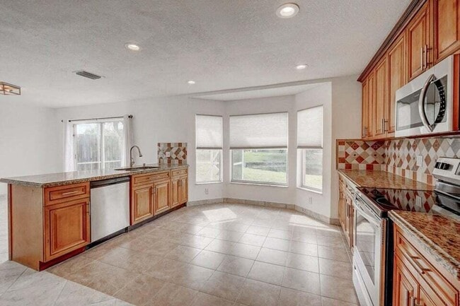 Building Photo - 10758 Lake Jasmine Dr