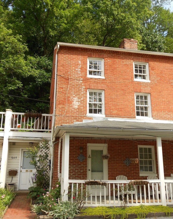 Primary Photo - 945 Oella Ave