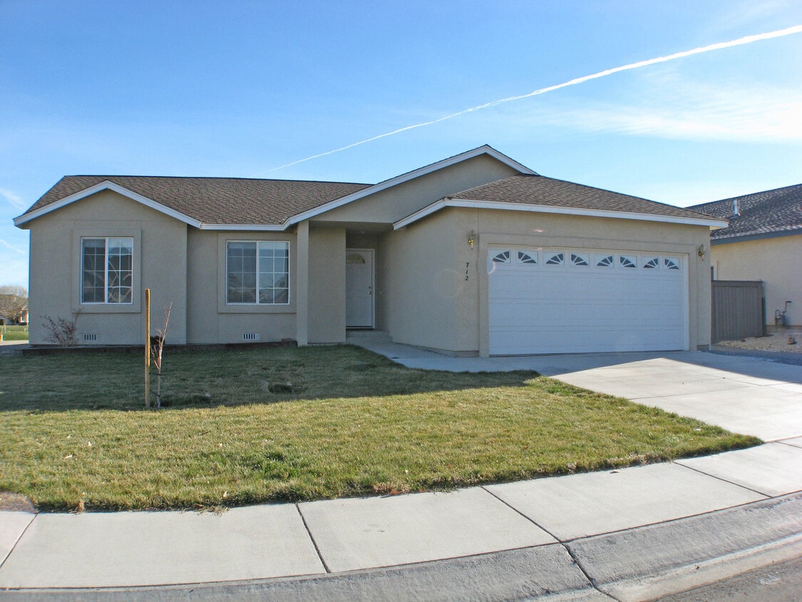 712 Divot Dr, Fernley, NV 89408 - House Rental in Fernley, NV ...