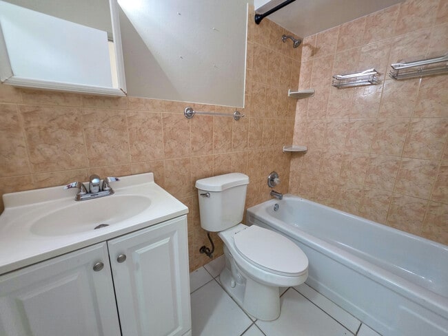 Building Photo - 6106 Forest Hill Blvd