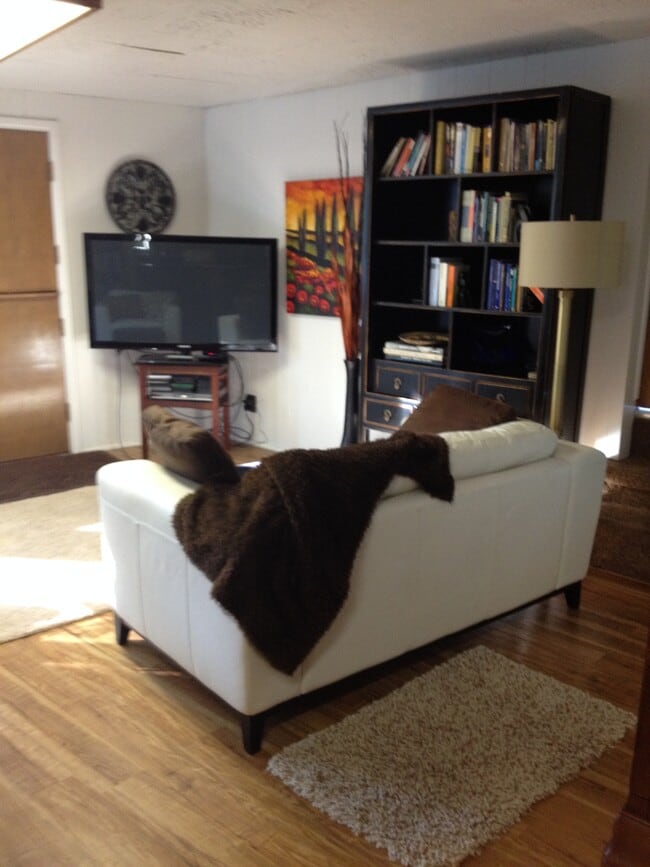 Building Photo - 856 Carter E St