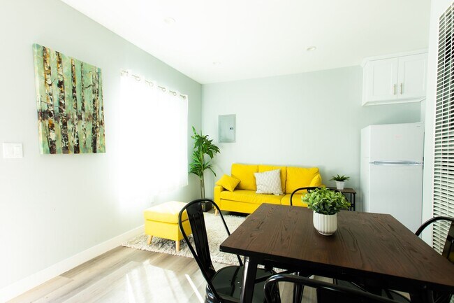 Foto del edificio - Private 2BR / 1BA Bungalow Unit in Hyde Park Section 8 Welcome!