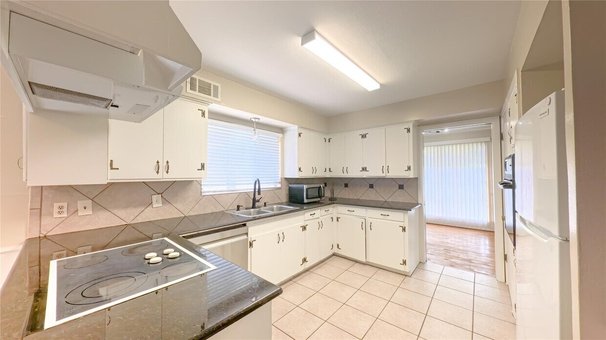 Foto del edificio - 3727 Woodvalley Dr