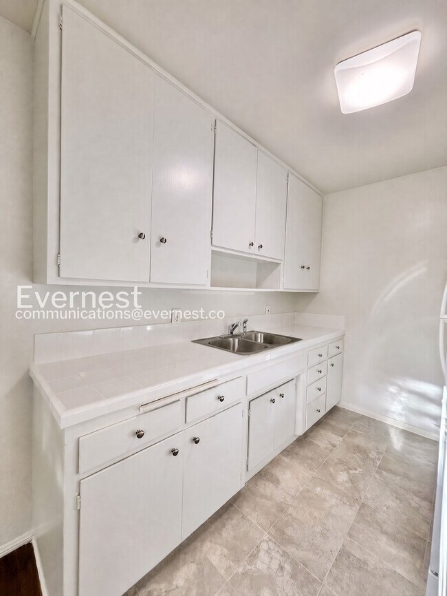 Foto del edificio - 1261 E 1st St