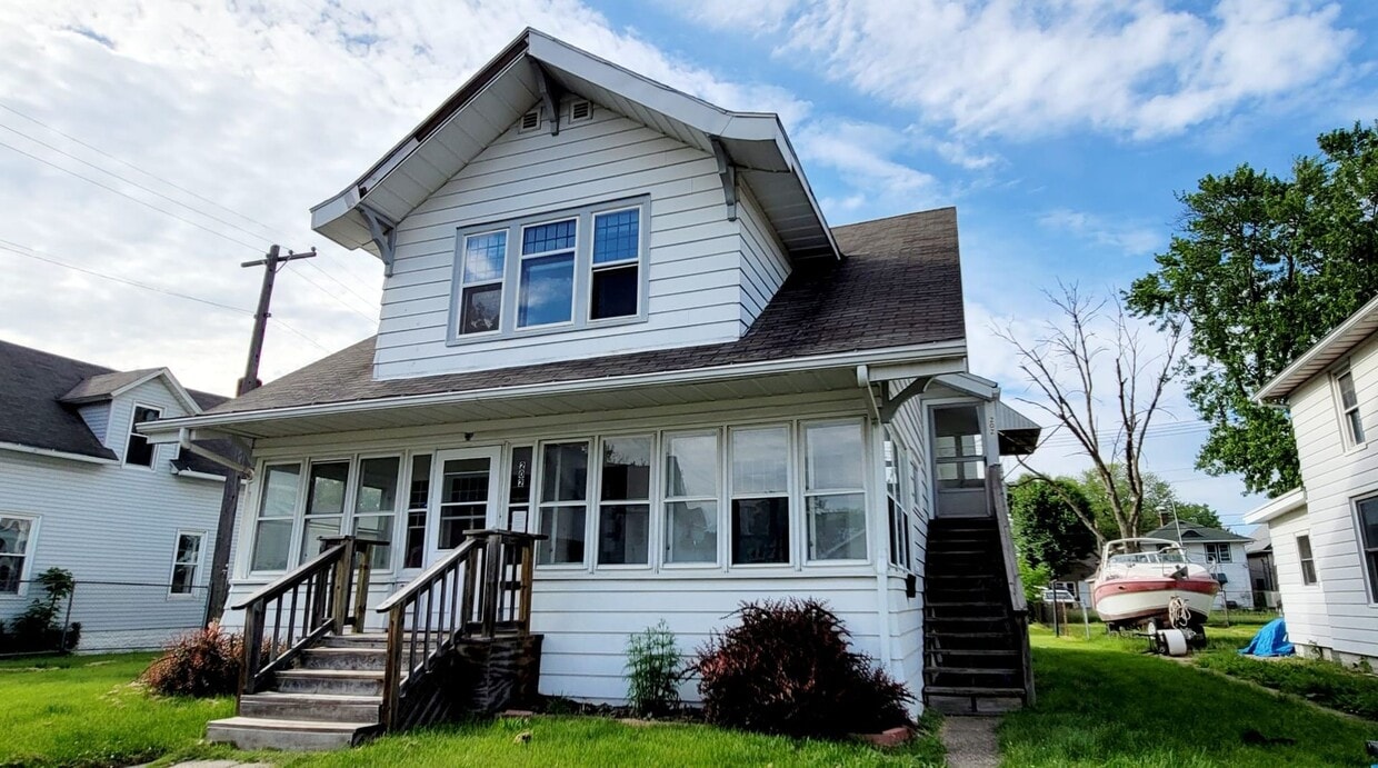 Foto principal - 202 E Seventh St