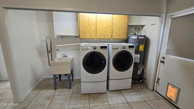 Foto del edificio - 9839 W Cedar Dr