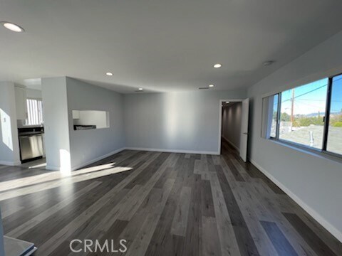 Building Photo - 10214 McClemont Ave