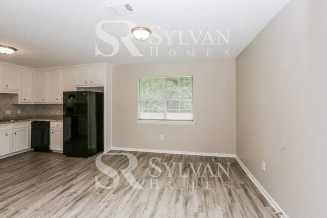 Building Photo - Charming 3BR 2BA home