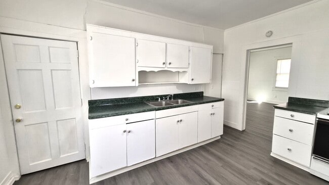 Building Photo - Updated Two Bedroom House For Rent in Anderson SC!